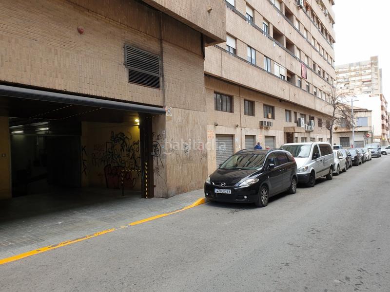 Foto f41ef594-a944-44b8-8f80-f1a8311a8a8b. Parking coche garaje céntrico en Plaza de Toros-Avenida Chapí-Trinquete Elda