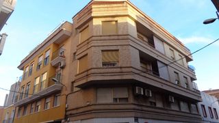 Casa en Plaza de Toros-Avenida Chap�-Trinquete. Buena ocasion!!