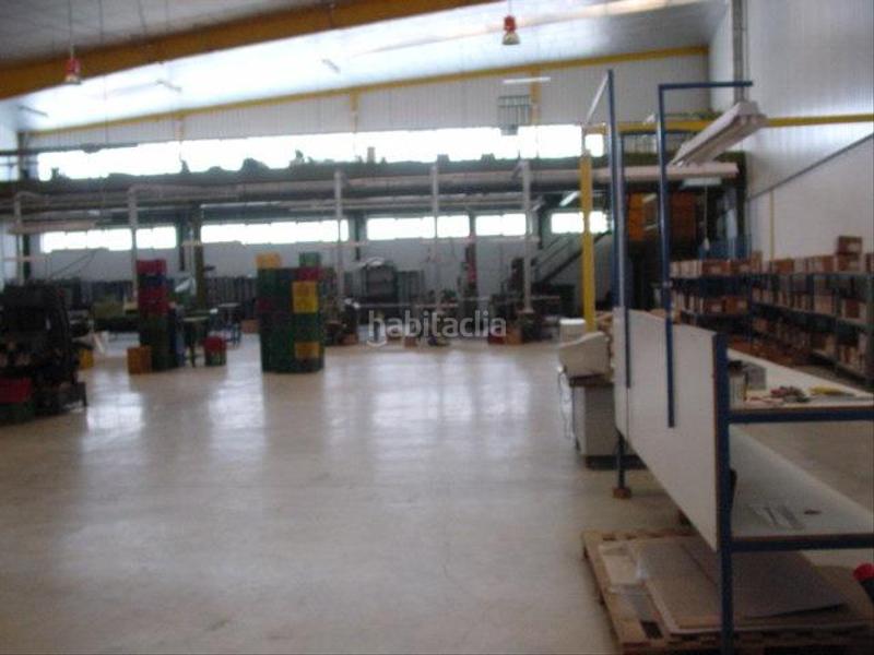 Foto b8a6cf9e-a558-4f32-afde-81e36d547925. Location bâtiment à usage industriel dans San Crispín-Huerta Nueva-Estación Elda