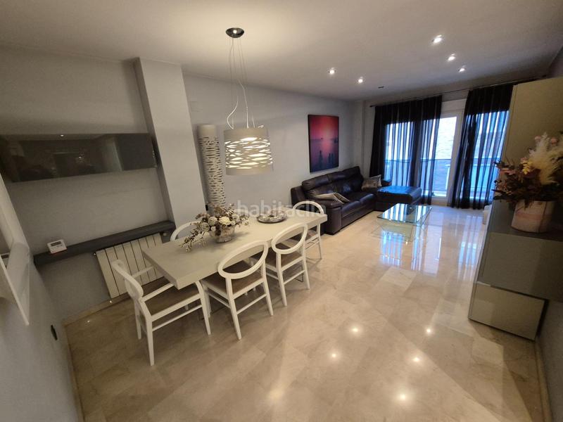 Foto fb61df0e-91ea-43a9-a5e4-a623d2558174. Attico con parcheggio in Plaza Castelar - Mercado Central Elda