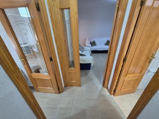 Miete Etagenwohnung in Las Trescientas-San Francisco-Ciudad Vergel. Se alquila piso para personal de temporada