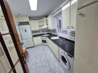 Pis  Calle dahellos 3. Se vende piso