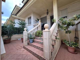 Maison à Petrer. Bungalow en venta