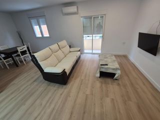 Rent Flat in San Crispín-Huerta Nueva-Estación. Ocasión de alquiler