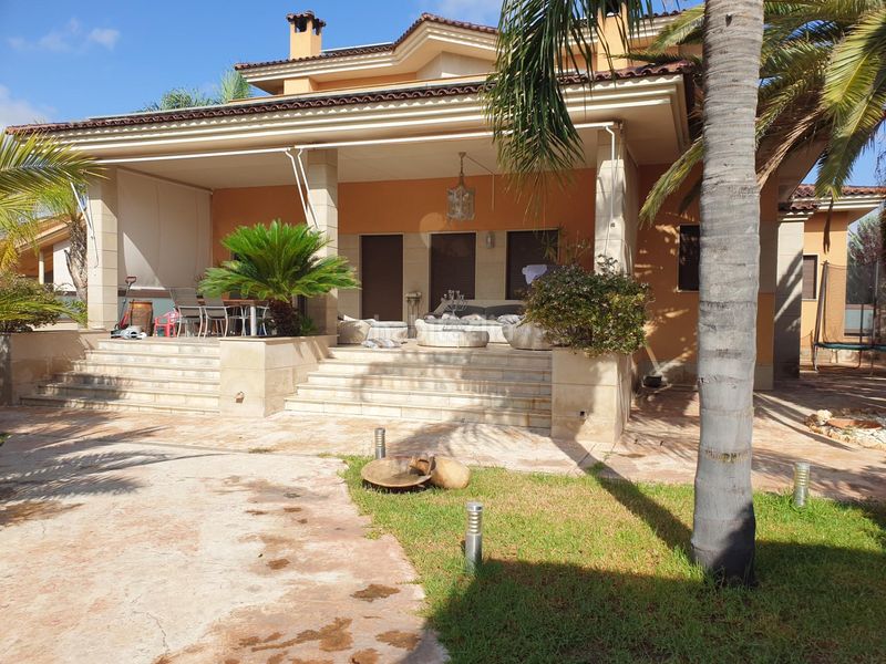 Foto ab67a113-86df-47df-9b99-3643a60a1e1c. Xalet amb piscina a Petrer