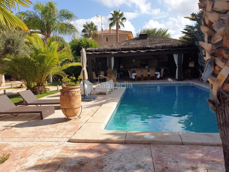 Foto c142b897-2689-4fd5-85dc-ee1a9f5eb6e7. Xalet amb piscina a Petrer