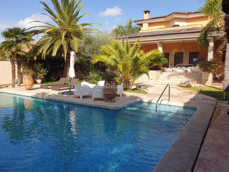 Foto ce591b61-0a40-4d0c-a868-8be24e0b3508. Xalet amb piscina a Petrer