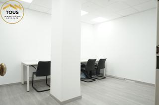 Oficina a La Guineueta. Oficina reformada en barcelona.