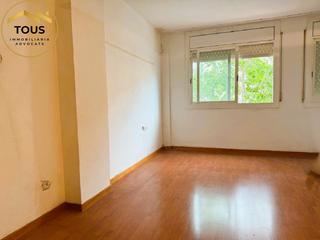 Appartement à Ca n'Oriac. Amplio piso en la plaza españa de sabadell