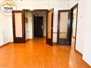 Appartement à Ca n'Oriac. Amplio piso en la plaza españa de sabadell