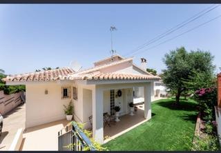 Haus in Centro. Se vende fantástico chalet indendiente en urbanización el lagar