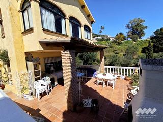 Casa  Los madroños. Chalet  con piscina en venta en fuengirola