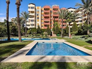 Piso  Pernet. Se vende piso con garaje en atalaya, estepona