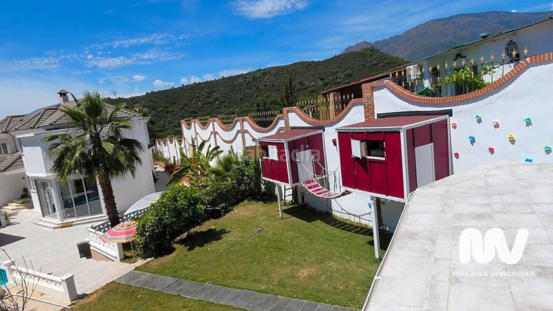 Foto 1d79cfa9-7059-493a-b38b-e93a9d1f2341. Casa amb piscina a altos de Estepona Estepona