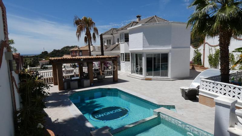 Foto 406ba8dd-25bb-4dab-b34e-ad48d457aac4. Casa amb piscina a altos de Estepona Estepona