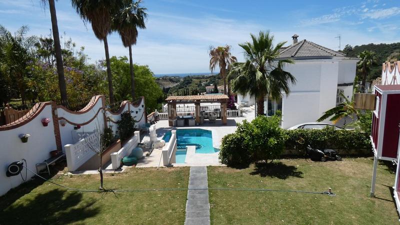 Foto 46bda9ac-97ff-4e2d-84c0-bc1f1f03b9cb. Casa amb piscina a altos de Estepona Estepona