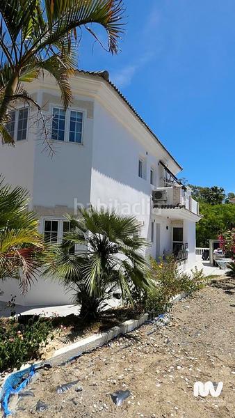 Foto 5b4d6338-8e75-4c95-bf07-982051c57971. Casa amb piscina a altos de Estepona Estepona