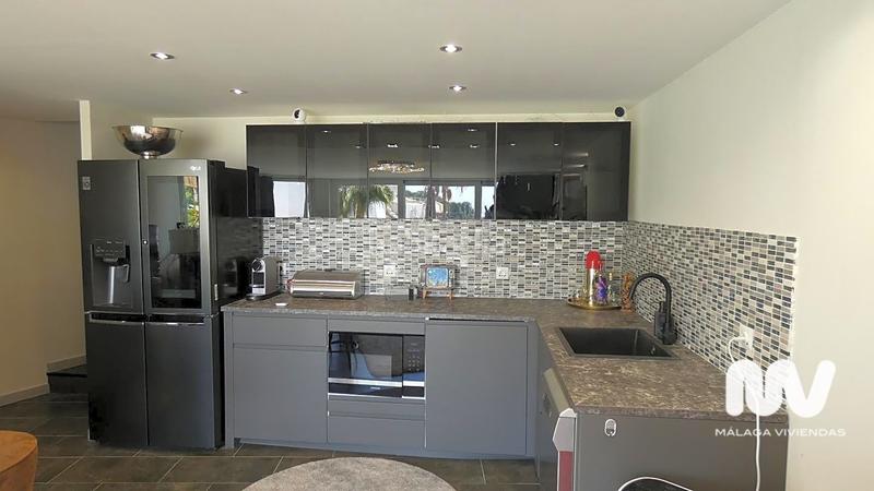 Foto 875ed8d9-caf9-4b5d-a27e-ce1d20bc0934. Casa amb piscina a altos de Estepona Estepona