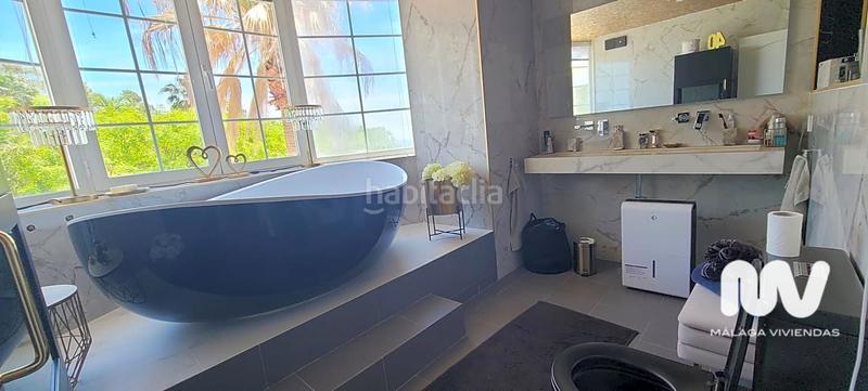 Foto 92815f27-cfbe-4107-803b-8ad95c587dd0. Casa amb piscina a altos de Estepona Estepona