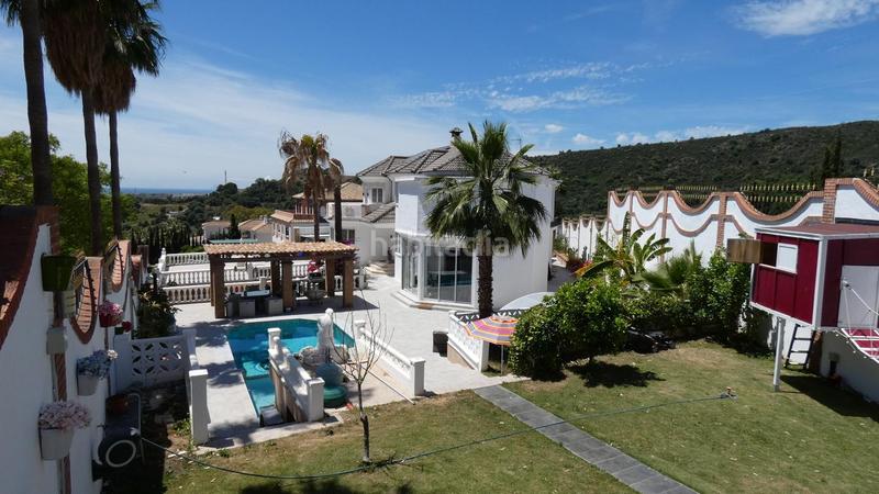 Foto ca2f6c7f-ea8a-4e62-ae5f-a90d1282c5dd. Casa amb piscina a altos de Estepona Estepona