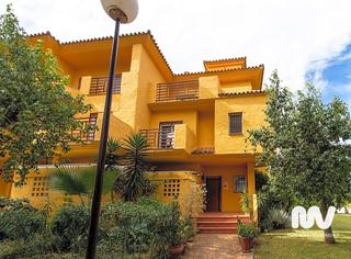 Casa  Residencial la palmera. Chalet adosado en venta en residencial la palmera, 42, estepona,