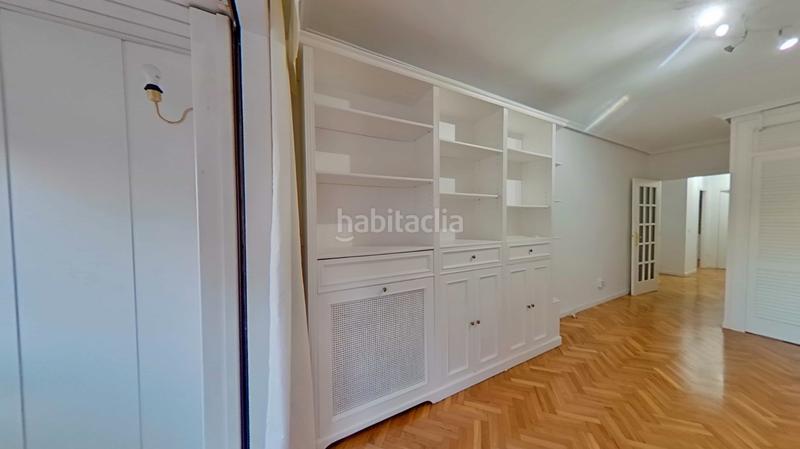 Foto 2166076e-fe86-447b-bda9-15e31cda8a4a. Rent flat with heating in Almagro Madrid