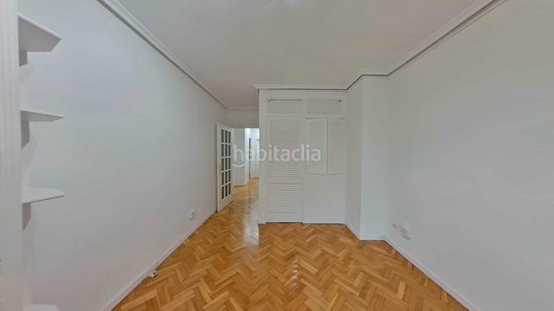 Foto f96fe0a6-aad6-4d87-bf6b-d55df51203db. Alquiler piso en Almagro Madrid