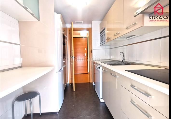 Foto 0d918683-b9b6-4785-8e51-61ffcabfe56b. Rent flat with heating parking pool in Sanchinarro Madrid