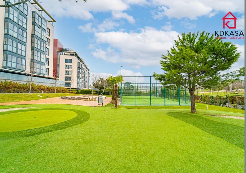 Foto d56ada08-a4c3-4b56-beb7-30053284c504. Rent flat with heating parking pool in Sanchinarro Madrid