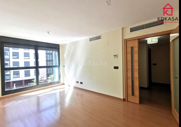 Foto f14f322e-8436-49ca-b8d1-8bd0ed44ebeb. Rent flat with heating parking pool in Sanchinarro Madrid