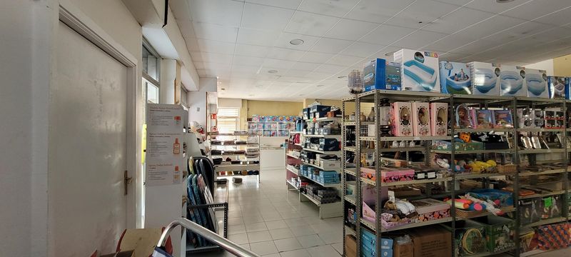 Foto 4c56d891-5b03-42bb-8a23-7b047cfa2277. Local comercial tres locales comerciales en venta total 183,13 m2 construidos en l local cero 63,73 m2 construidos, local uno 59,70 m2 con en Estartit