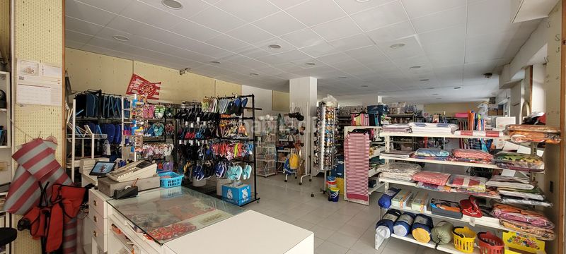 Foto adc33999-fc5b-4673-b295-f7260a8307c9. Local comercial tres locales comerciales en venta total 183,13 m2 construidos en l local cero 63,73 m2 construidos, local uno 59,70 m2 con en Estartit