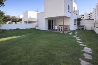 Casa  Avda roma. Casa con jardn en lestartit cerca del mar, parcela de 196 m2, 8