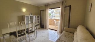 Pis  Avda roma. Estudio con licencia turistica y con una habitaci�n, salon,comed
