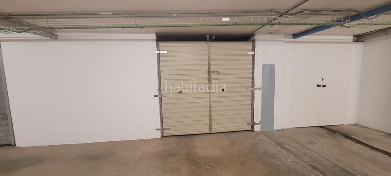 Foto 377446f5-c460-46ca-af8a-0156c1d8ba9c. Aparcament cotxe a l´Estartit poble Estartit