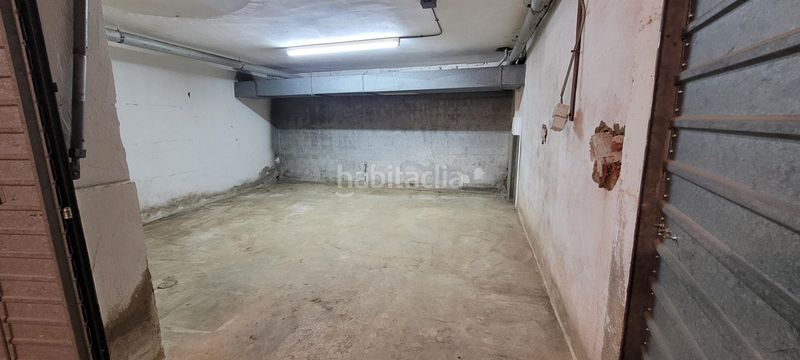 Foto 8a92d9bf-2ecd-4896-a06c-405fb3a1362f. Aparcament cotxe a l´Estartit poble Estartit