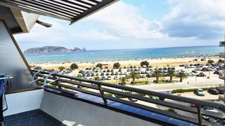 Appartamento  Passeig maritim. Apartamento a primera linea de mar con piscina comunitaria y par