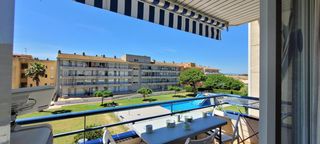 Etagenwohnung  C/garrotxa. Apartamento de con vista a la piscina comunitaria , una habitaci
