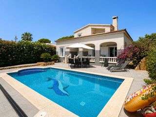 Chalet in Cala Pi-Vallgornera. Villa con licencia etv para 8 personas una oportunidad única de