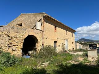 Mas à Manacor Centre. Gran finca rustica con casa tipica mallorquina, con luz y agua