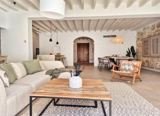 Casa a Es Coll d´En Rabassa. Exclusiva casa con encanto rústico y moderno en cala gamba ciuda