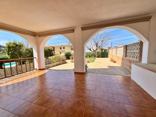 Planta baixa a Santa Ponça. Planta baja reformada con gran terraza, vistas parciales al mar