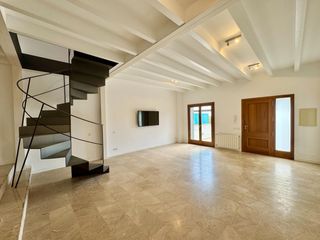 Casa adosada en Alaró. Exclusivo chalet adosado con vistas impresionantes y orientación