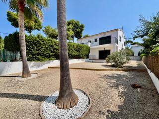 Casa aparellada a Cala Pi-Vallgornera. Chalet pareado con vistas al mar en cala pi  reforma integral en