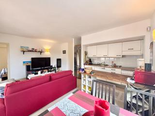 Appartamento  Calle murillo. Acogedor primer piso con terraza, piscina y parking en vallgorne