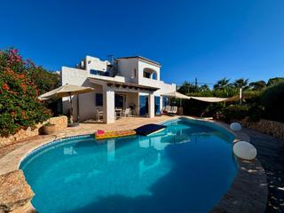 Chalet à Cala Pi-Vallgornera. Exclusiva villa mediterránea reformada en cala pivallgornera con