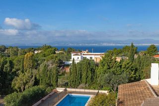 Casa aparellada a Cala Blava-Bellavista. Exclusiva vivienda con licencia vacacional para 10 personas en c