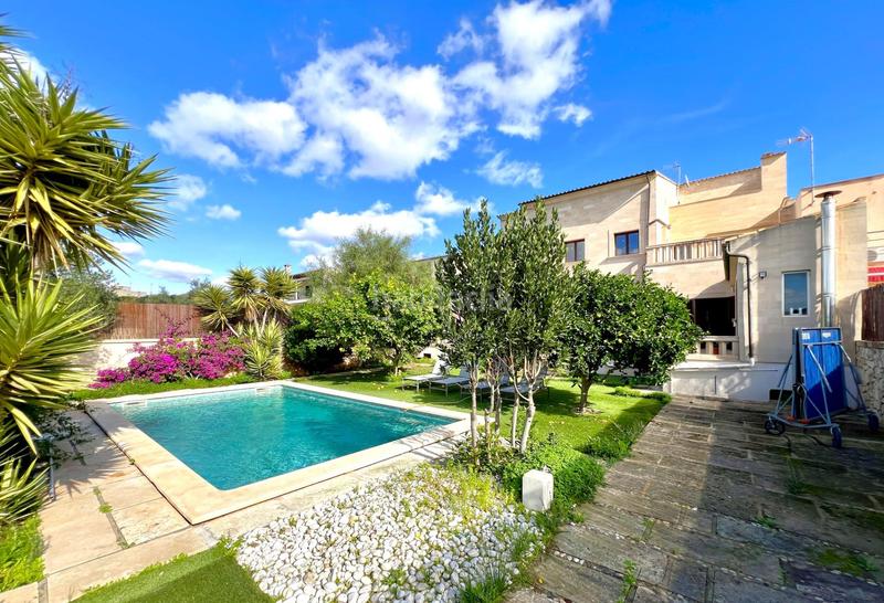 Foto 6f593cf9-9e87-4596-997f-2b05a640679d. Alquiler casa encantadora casa de pueblo con esencia mallorquina y piscina . en Santanyí