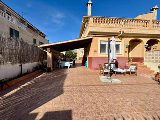 Casa aparellada  Carrer pelica. Amplio y luminoso chalet pareado en el corazón de son ferrer