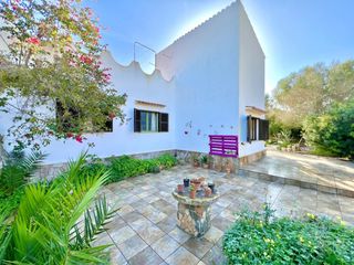Chalet in Cala Llombards. Refugio de tranquilidad a pocos pasos del mar con terraza panorá